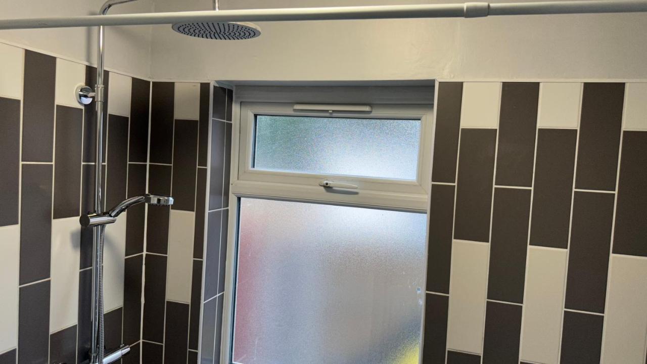 One Bedroom Apartment In Walsall Sleeps 4 Free Wifi By Villazu Bloxwich Екстер'єр фото
