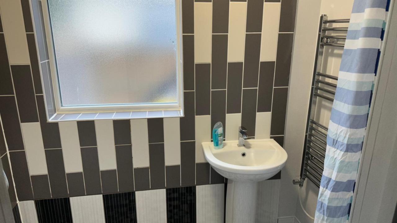 One Bedroom Apartment In Walsall Sleeps 4 Free Wifi By Villazu Bloxwich Екстер'єр фото