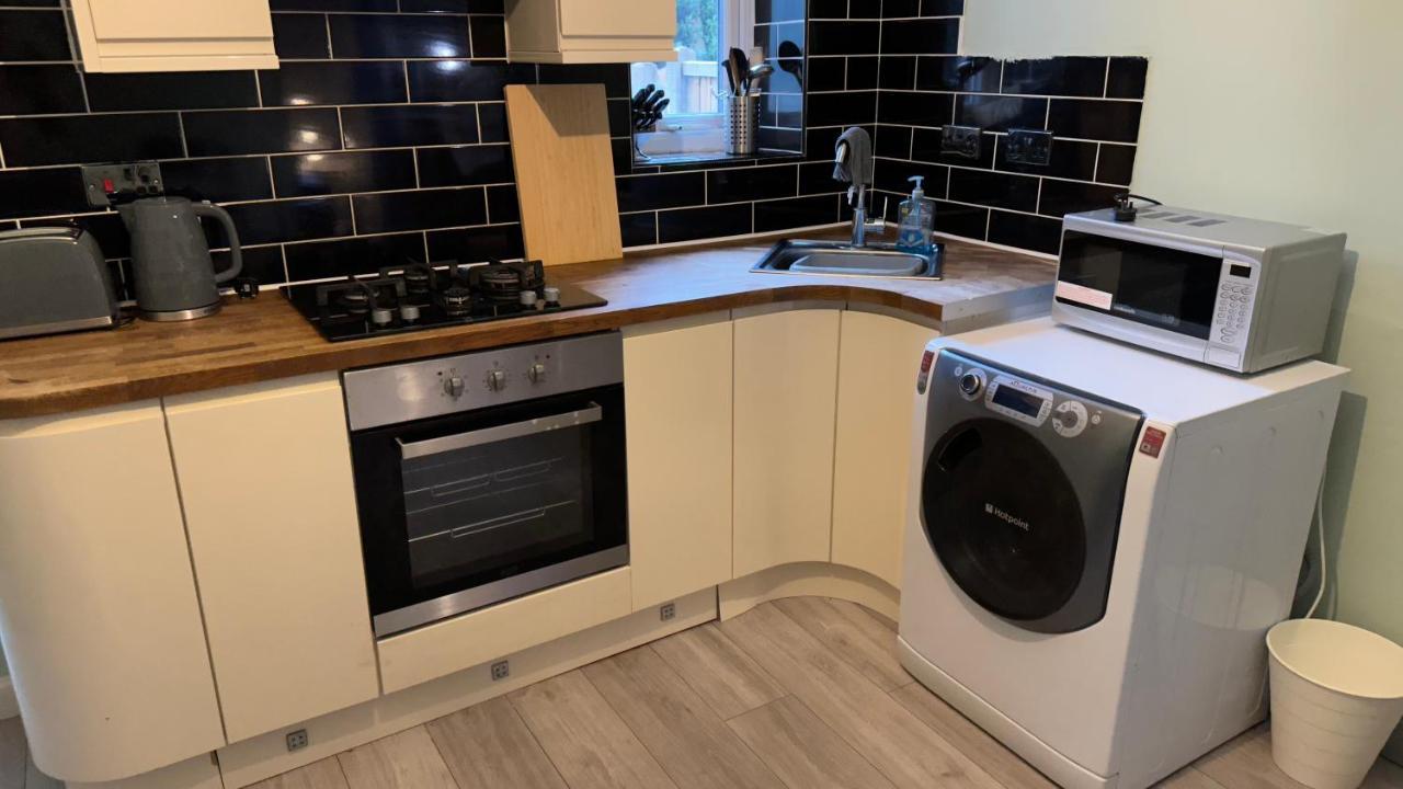 One Bedroom Apartment In Walsall Sleeps 4 Free Wifi By Villazu Bloxwich Екстер'єр фото