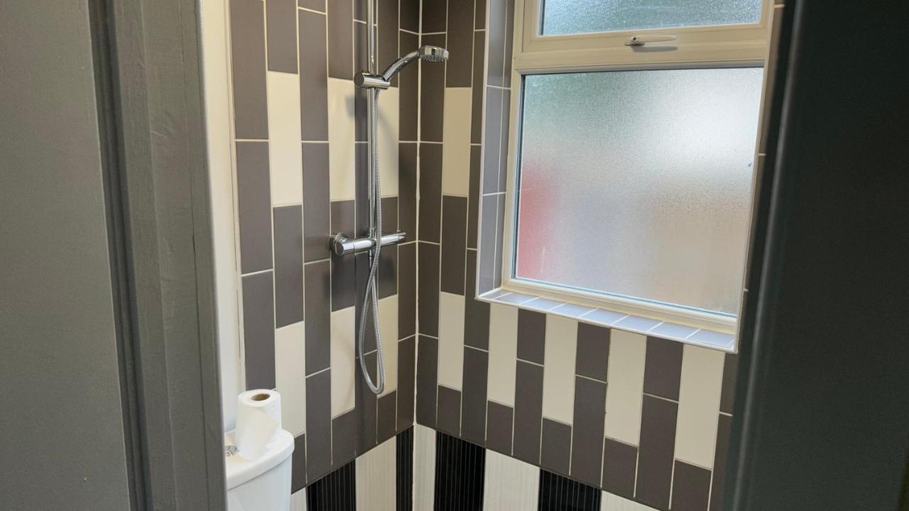 One Bedroom Apartment In Walsall Sleeps 4 Free Wifi By Villazu Bloxwich Екстер'єр фото